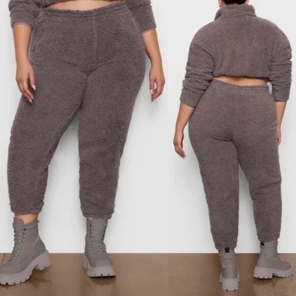 SKIMS Pants - SKIMS Teddy Lounge Joggers • Plush Fleece • Amethyst • S